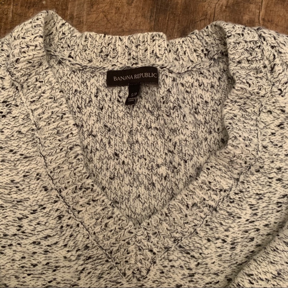 2/20$! Banana republic wool sweater